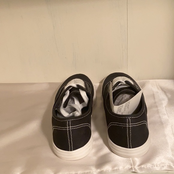 Black sneakers by Amazon Essentials, size 8 1/2, so comfy and good looking - Picture 3 of 6